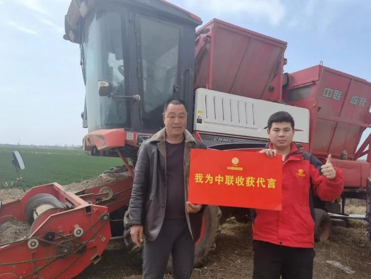 侯榮曉：開(kāi)著中聯(lián)收獲花生收獲機(jī)年入十五六萬(wàn)，超輕松！