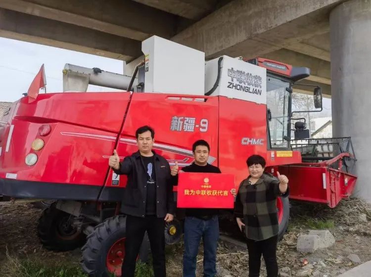 卓越表現(xiàn)！中聯(lián)收獲4LZ-9B谷物聯(lián)合收割機(jī)燃爆用戶心